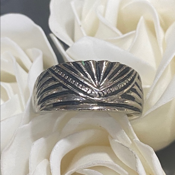 Jewelry - Size 7-1/2 Band Ring